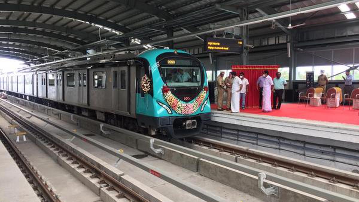 Kochi Metro resumes service