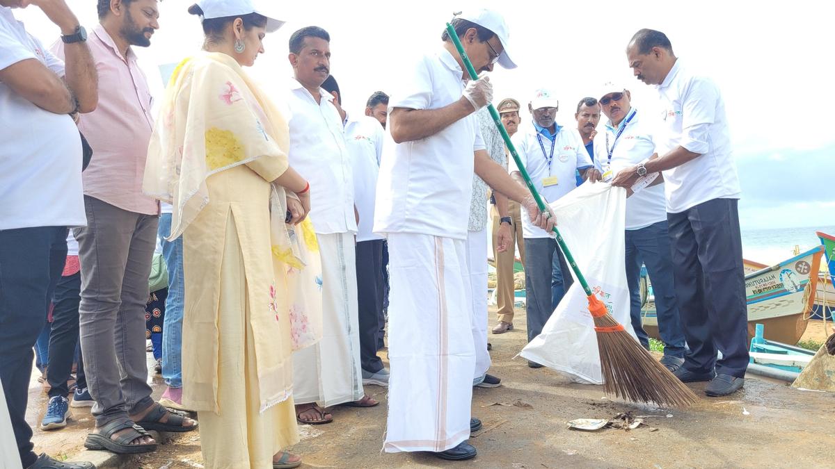 Clean-up on Shanghumughom beach