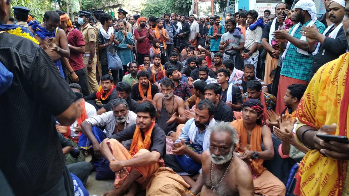 Sabarimala updates | Women retreat after facing stiff resistance, police arrest protesters