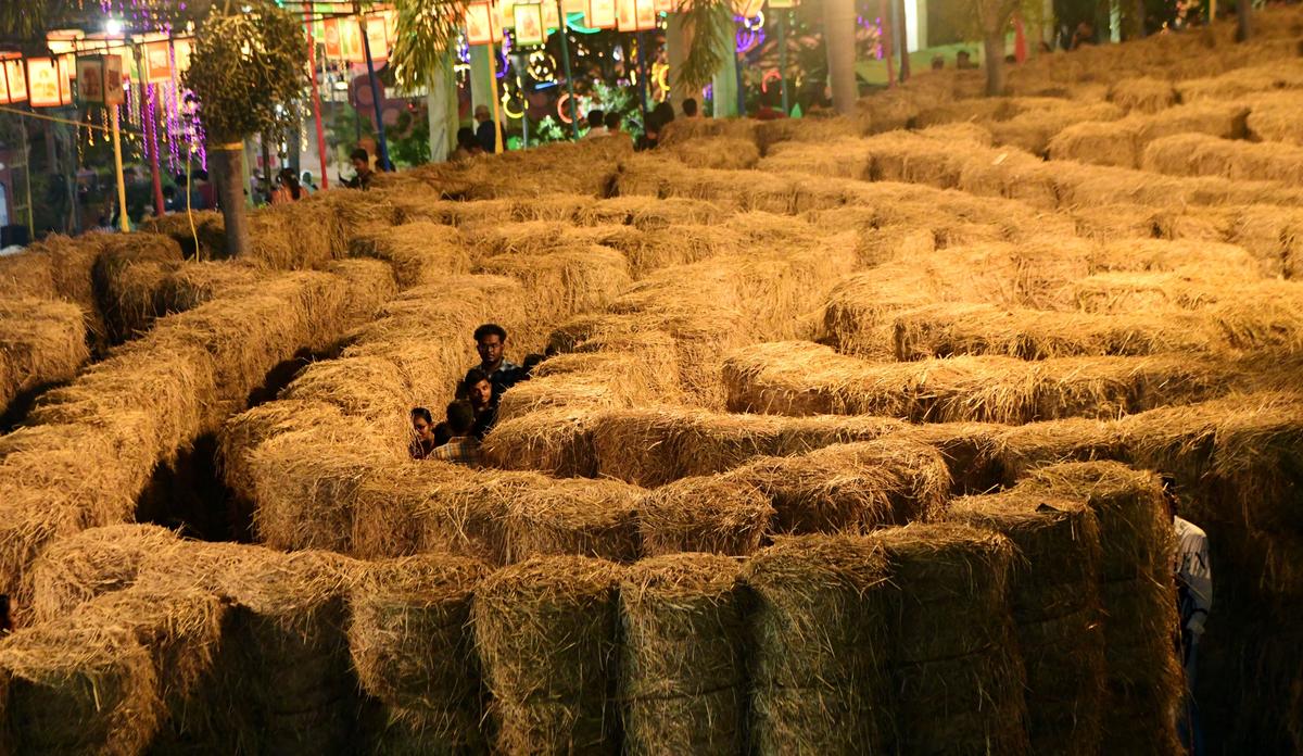 The maze made of hay bales on the Kanakakkunnu Palace compound. The maze made of hay bales on the Kanakakkunnu Palace compound.