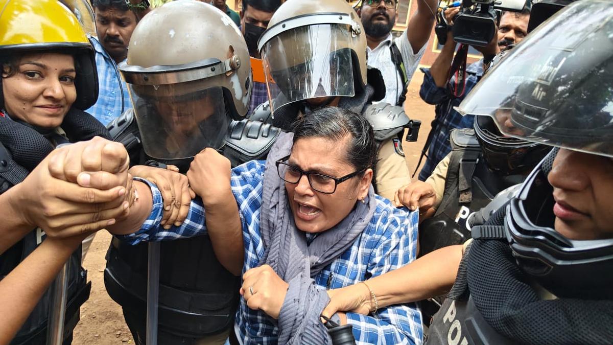 Kerala hartal: Kannur sees sporadic protests, life largely unaffected