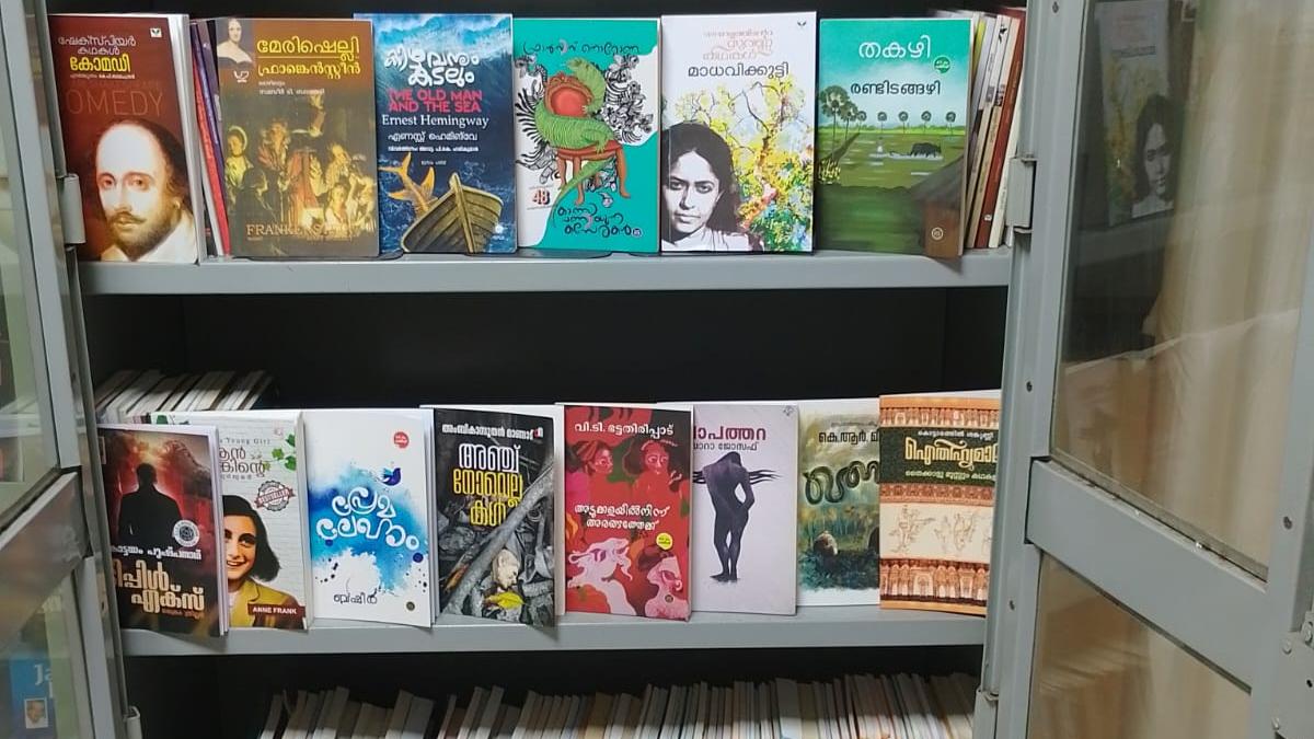 Books to offer solace for patients, bystanders at Ernakulam General Hospital