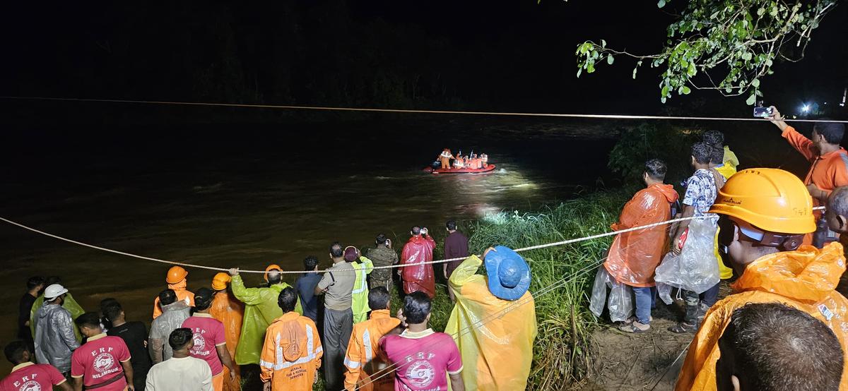 Wednesday night of the fire and efforts to rescue rescue personnel. Wednesday night of the fire and efforts to rescue rescue personnel.
