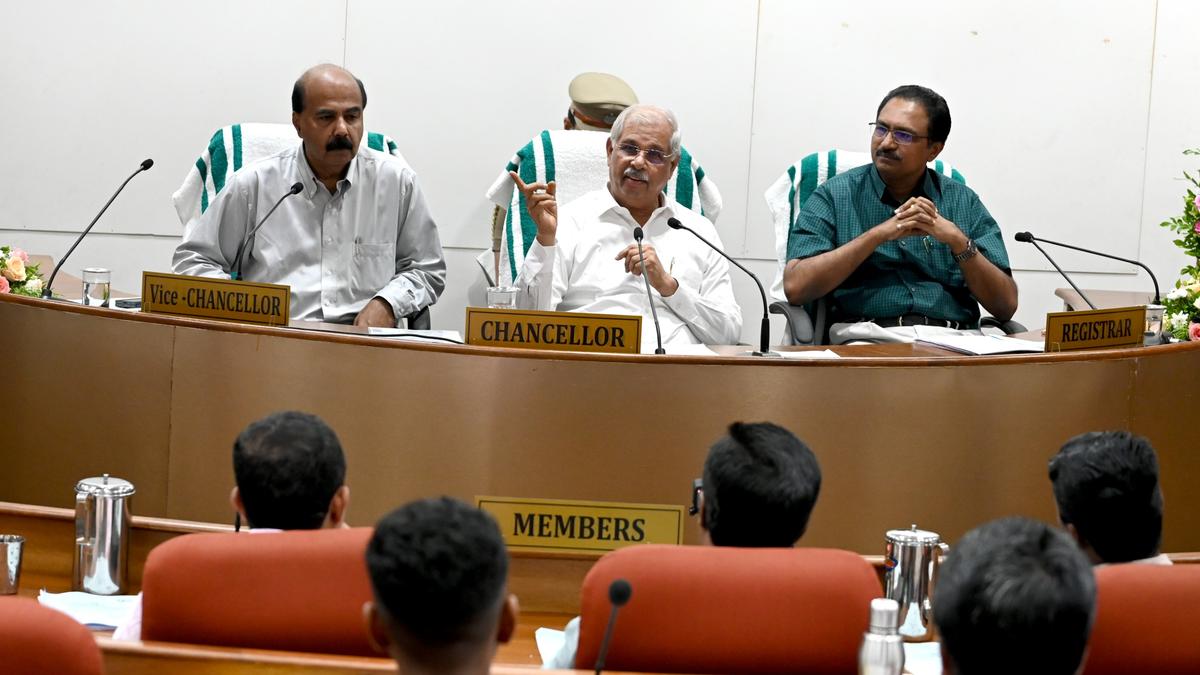 Kerala Governor decries politicisation of campuses