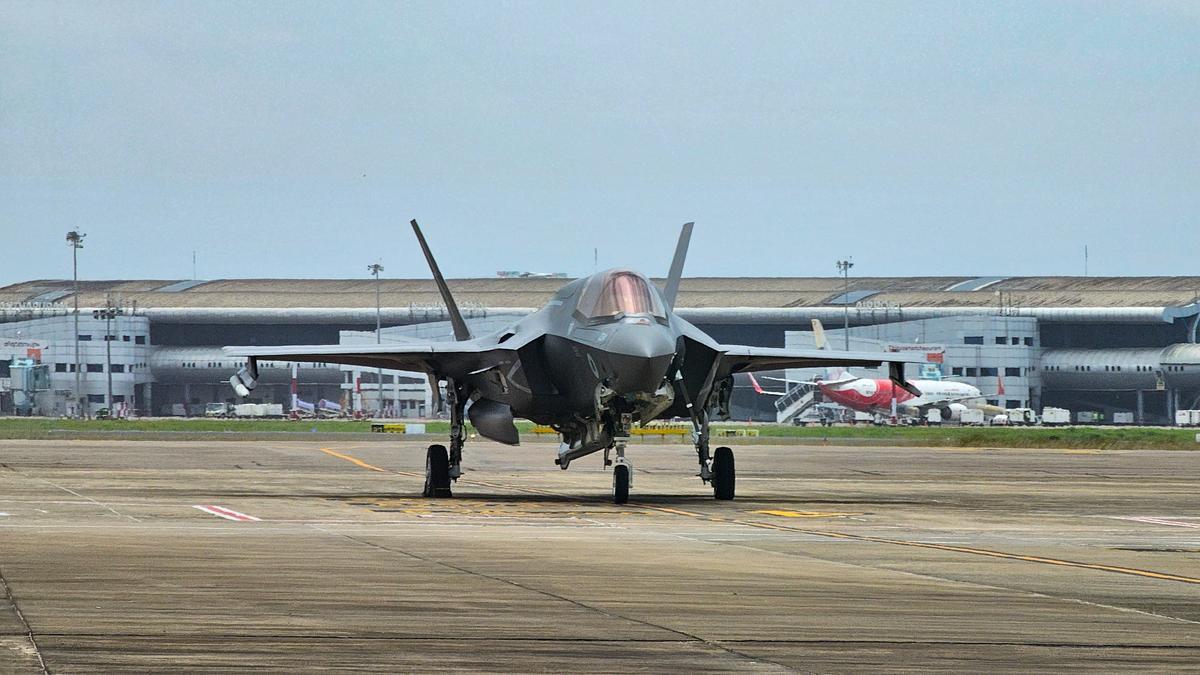 UK to acquire 15 more F-35B fighter jets despite Kerala grounding incident