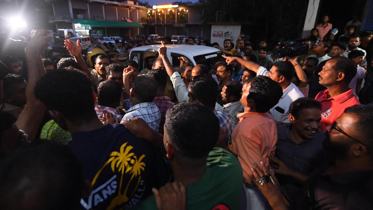 Clashes between CPI(M) and Youth Congress workers in Malapattam in Kannur