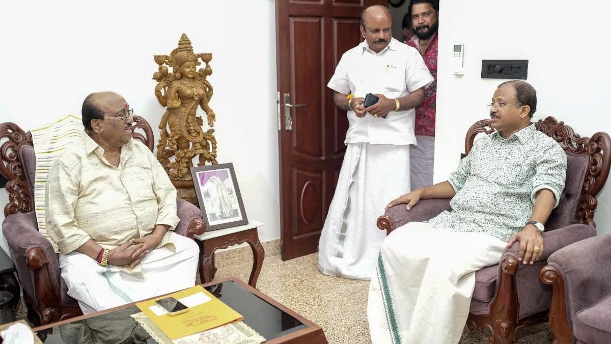 BJP leader V. Muraleedharan meets Vellappally Natesan