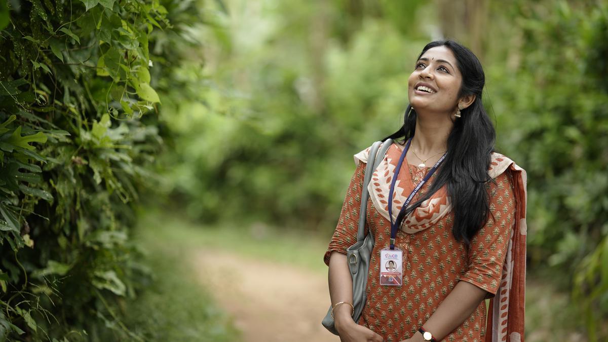 Janaki Jaane' movie review: Navya Nair's film fails to utilise its ...