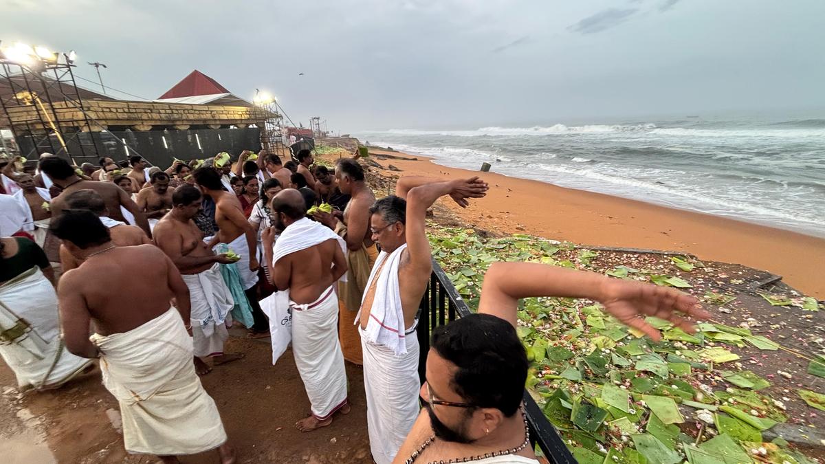 Thousands in Kerala offer ‘bali tharpanam’ on Karkidaka Vavu Bali to honour ancestors and departed souls