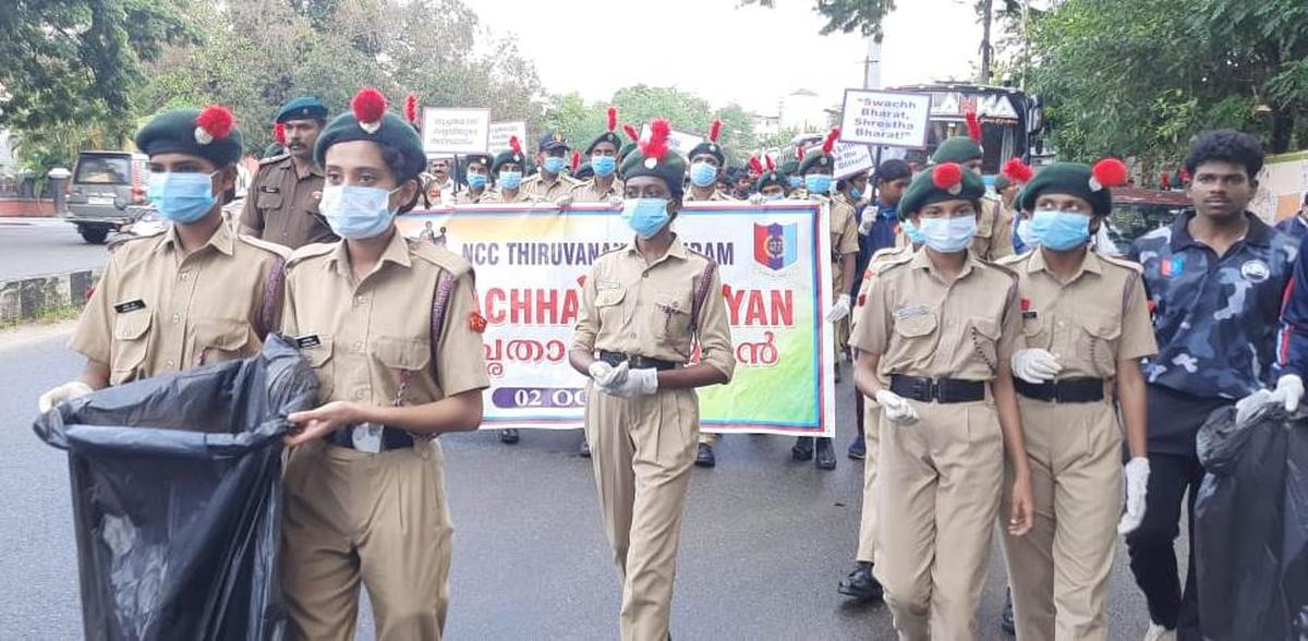 என்சிசி திருவனந்தபுரம் குழுமம் புதன்கிழமை நடத்திய தூய்மைப் பணி: