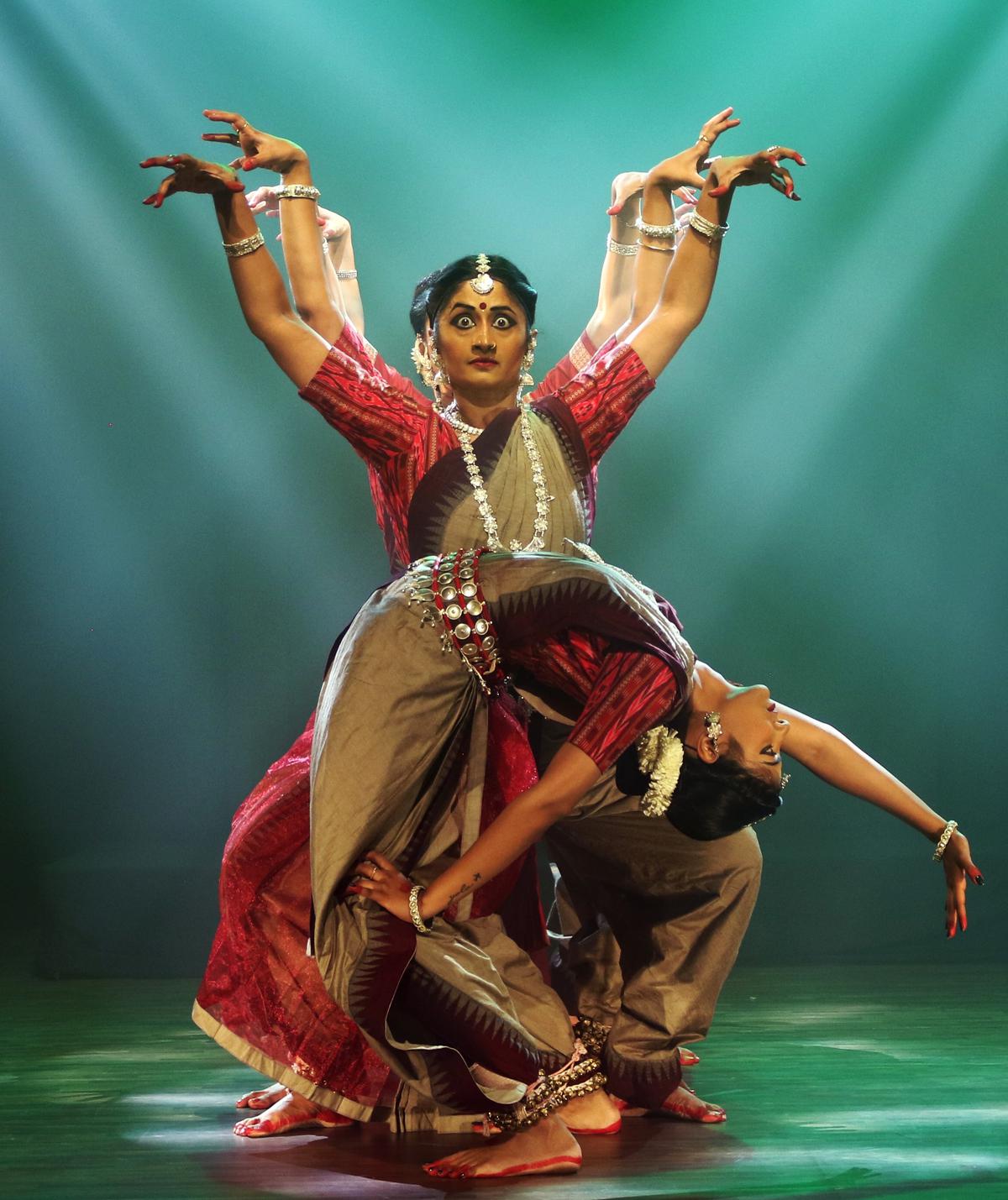 TemplePurohit.com - Lord Krishna in the Tribhanga pose. It is one of the  most elegant and beautiful postures in the Indian Classical dance forms.  Tribhaṅga or Tribunga is a (tri-bent pose) standing