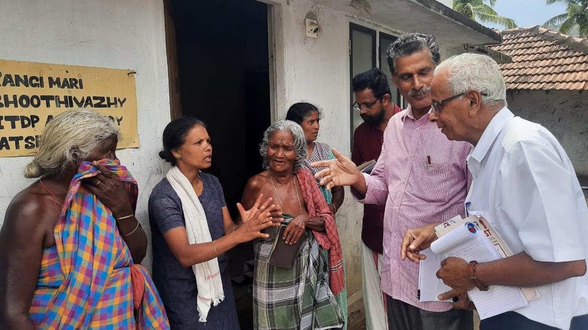 Team visits Bhoothivazhi hamlet to enquire into alleged cheating of tribals by contractor