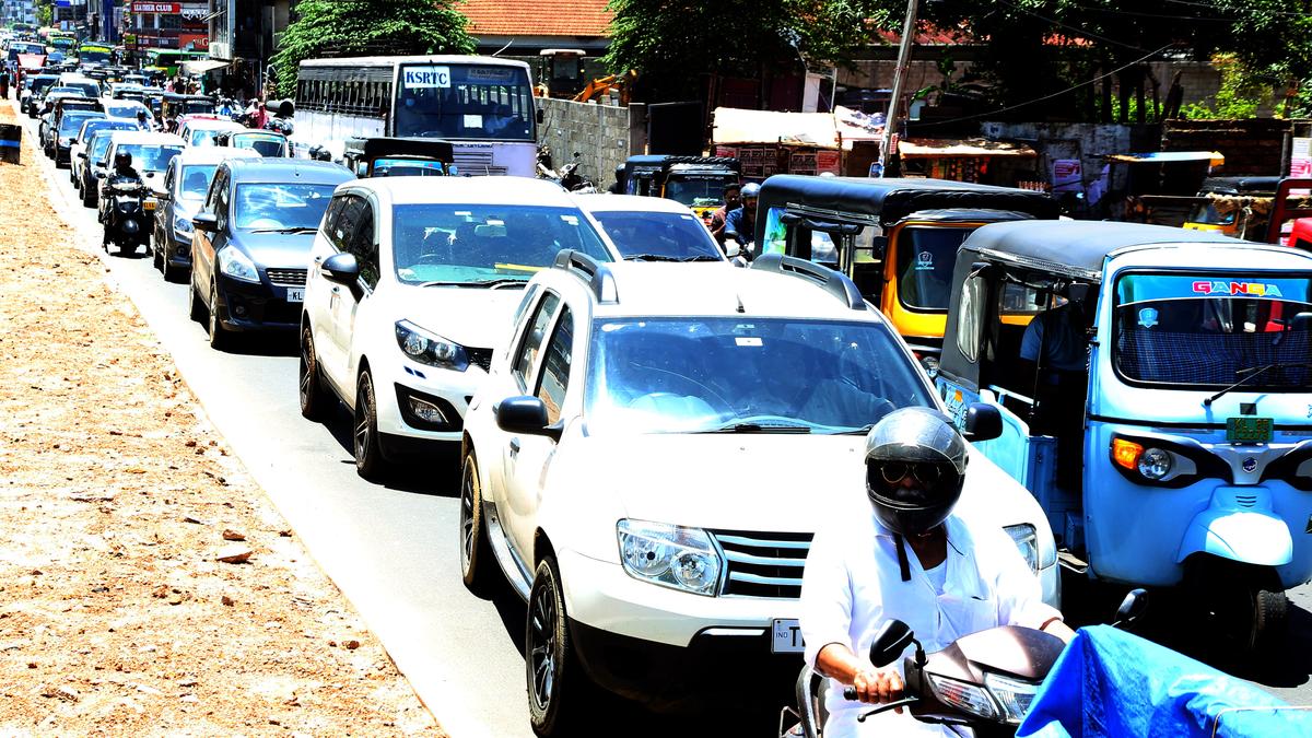 Monsoon, new academic year worsen traffic congestion in Kozhikode