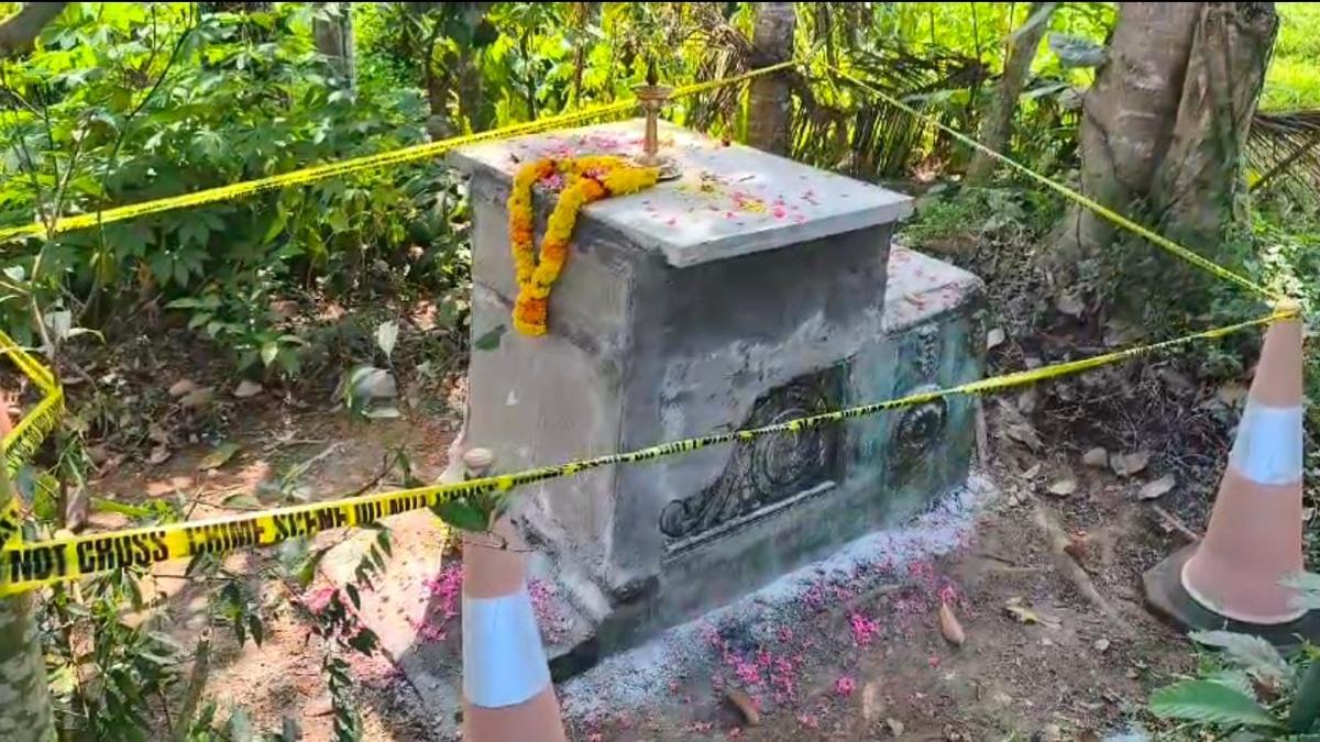 Kerala temple priest’s mysterious death: Collector approves body exhumation amid controversy