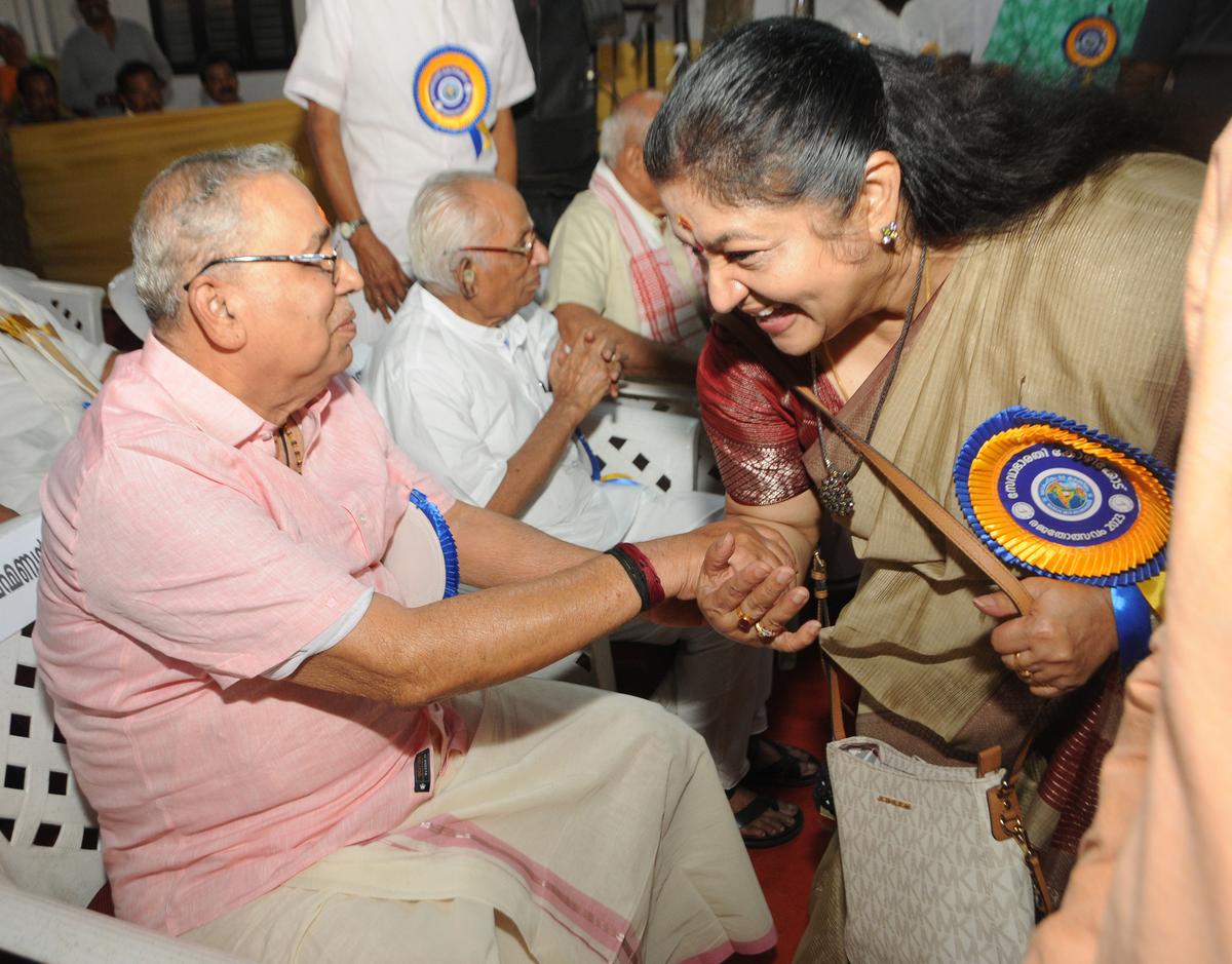 BJP leader P.P. Mukundan exchanging pleasantries with singer K.S. Chithra at a function in Kozhikode. File photo 