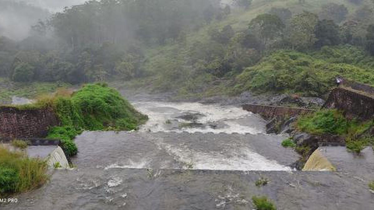 Two spillway shutters of Mullaperiyar dam opened