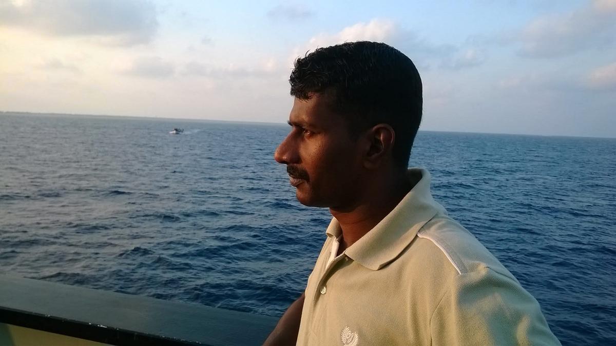 https://th-i.thgim.com/public/news/national/kerala/uksljr/article69686091.ece/alternates/LANDSCAPE_1200/policeman.jpeg