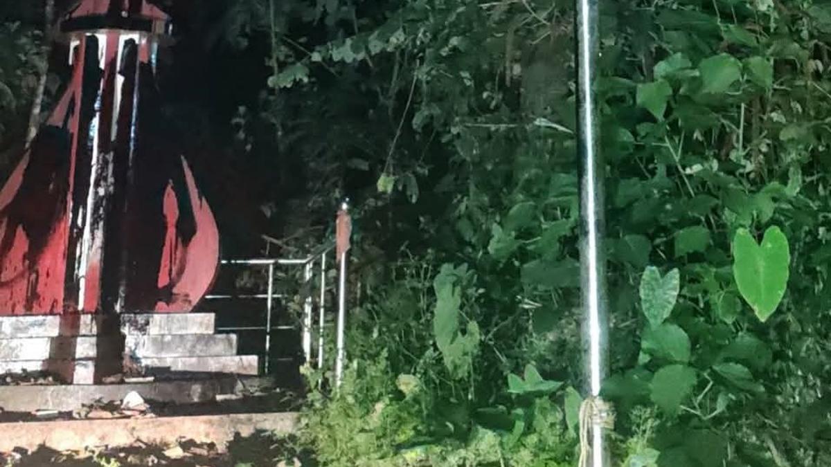 Memorial of Kerala CPI(M) worker U.K. Kunhiraman vandalised in Kannur; case against five RSS activists