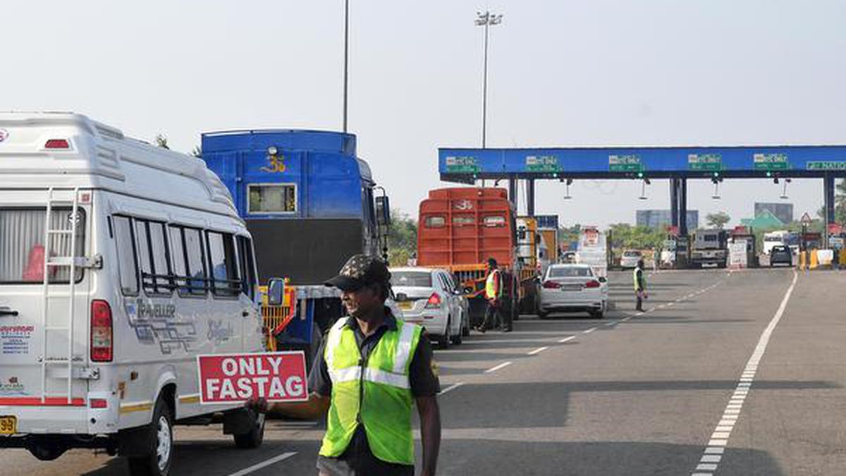 Vehicle hold-ups at Kochi toll booths continue - The Hindu