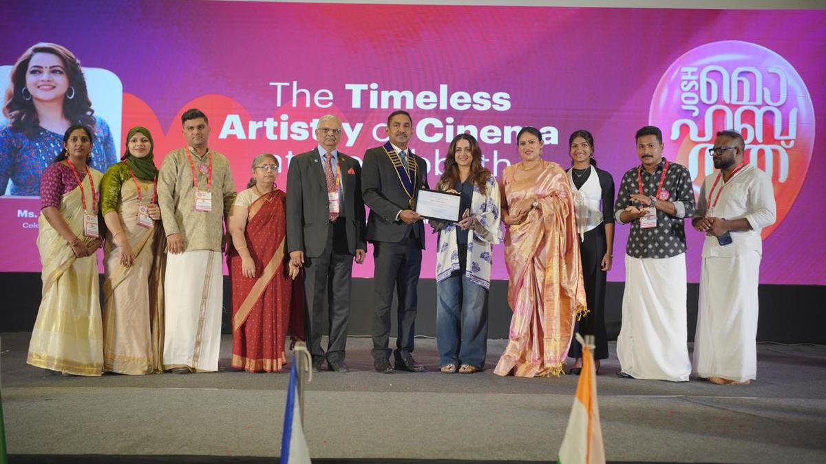 Actor Bhavana gets Rotary Club award