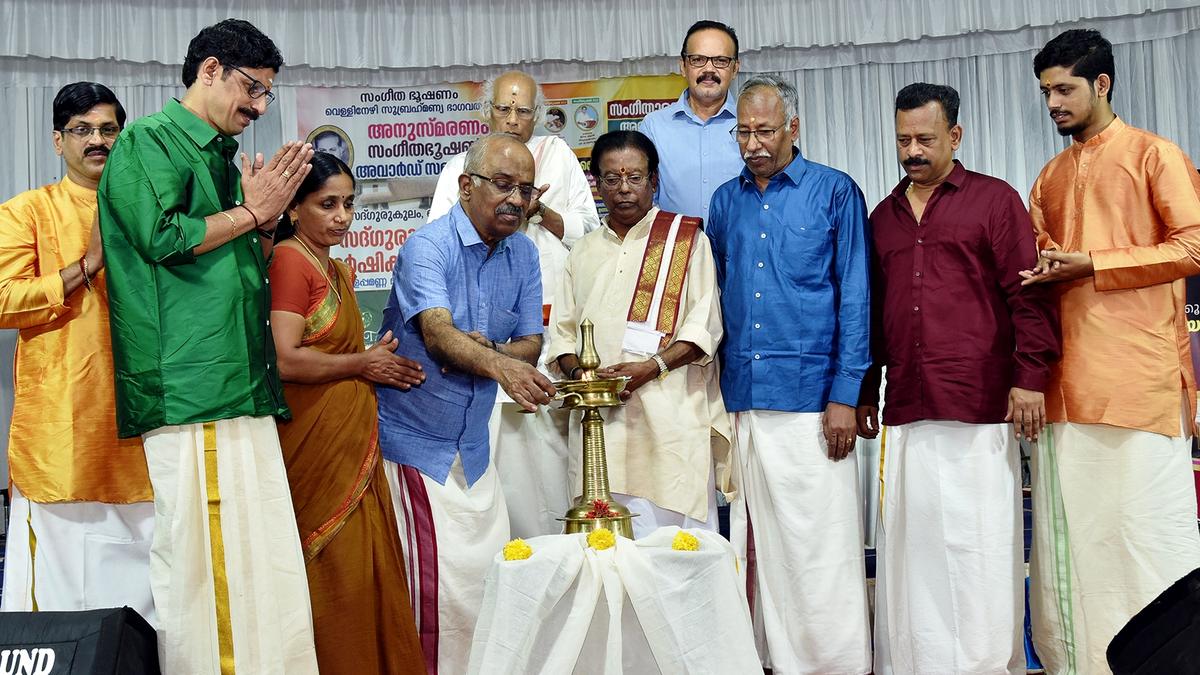 Vellinezhi Subramanya Bhagavathar memorial awards given away