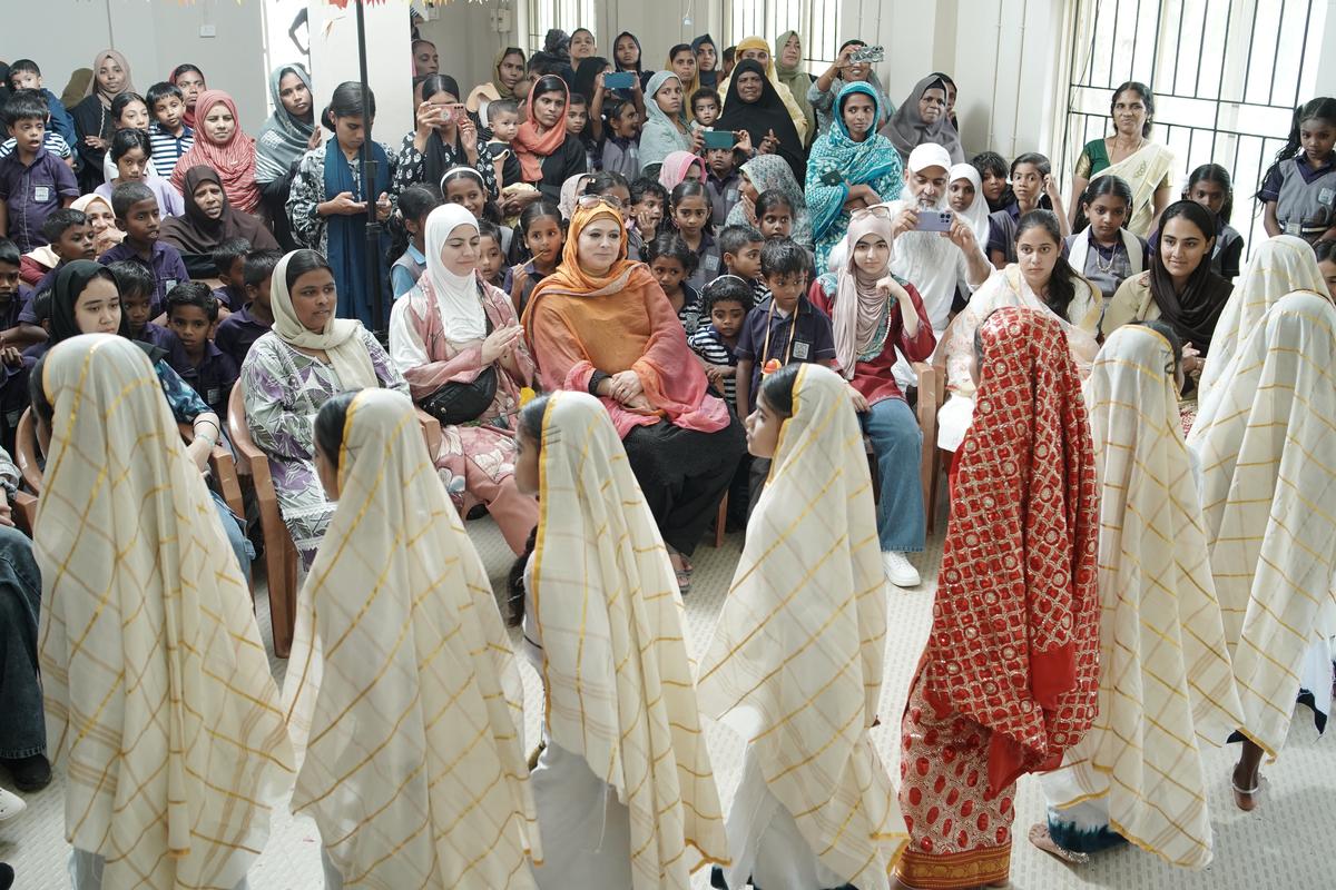 Little children of Government Fisheries LP School, Kadalundi Nagaram, presenting an Oppana before the Kashmiri delegation on Wednesday.