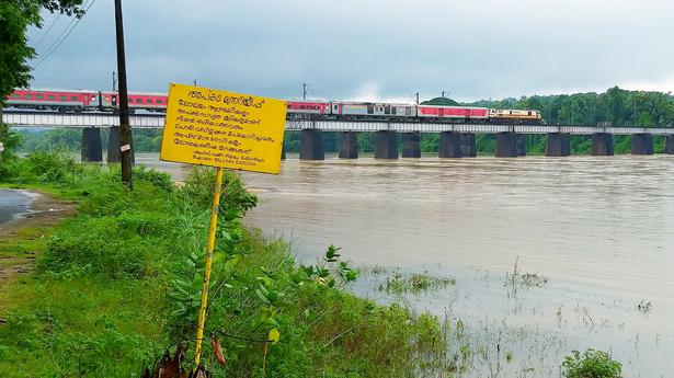 Flood warning along Bharathapuzha