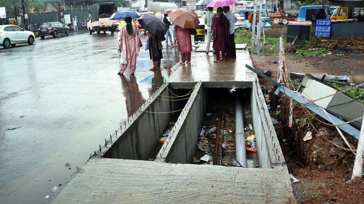 Labour shortage stalls Mananchira-Vellimadukunnu Road widening works