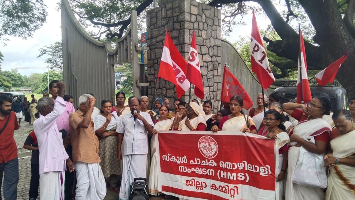 Midday meal workers stage protest demanding bonus