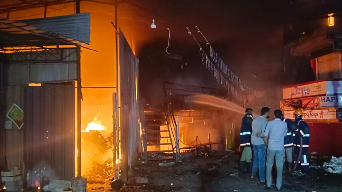 Major fire guts several shops in Kochi’s Broadway