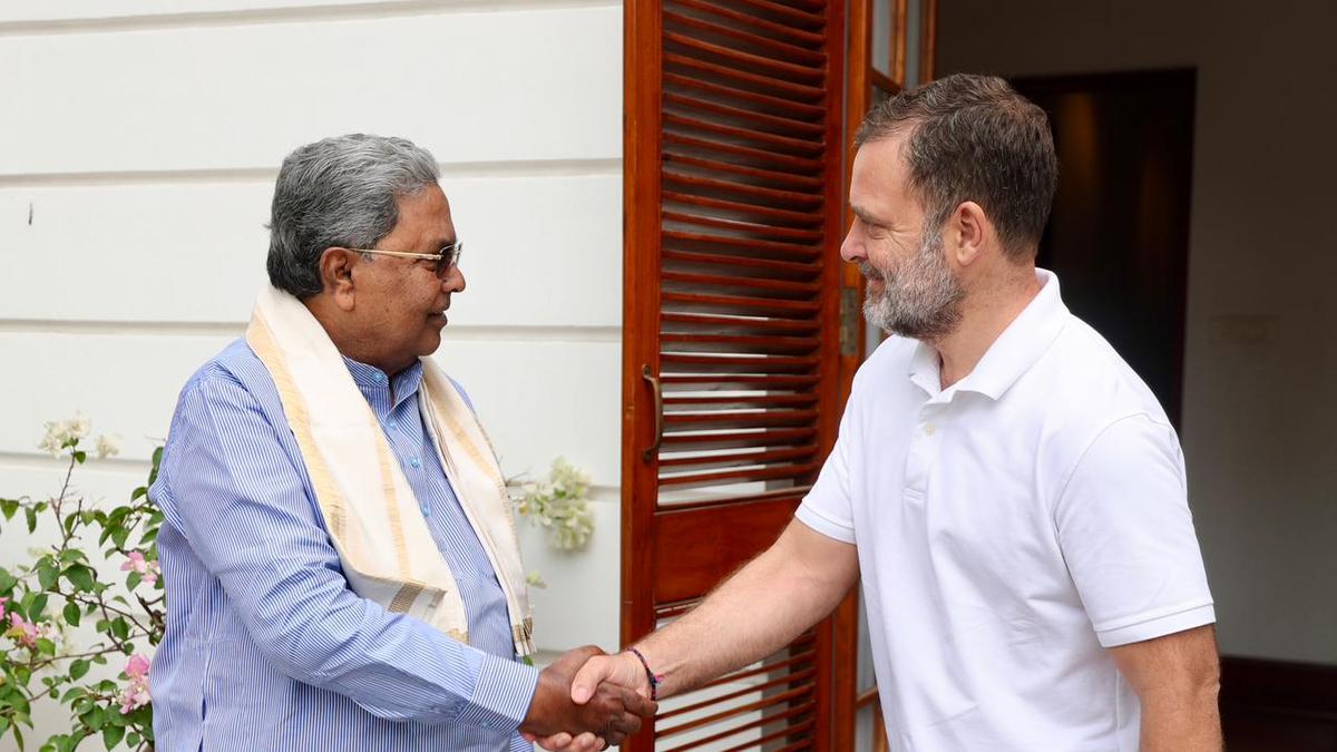 Karnataka government formation LIVE: Day after resigning as CM, Siddaramaiah meets Rahul Gandhi in Delhi Karnataka government formation LIVE: Day after resigning as CM, Siddaramaiah meets Rahul Gandhi in Delhi