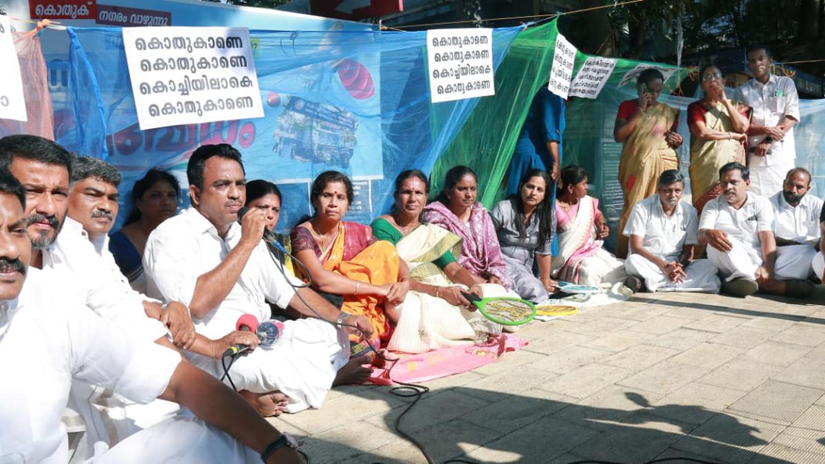 Councillors stage protest against mosquito menace in Kochi