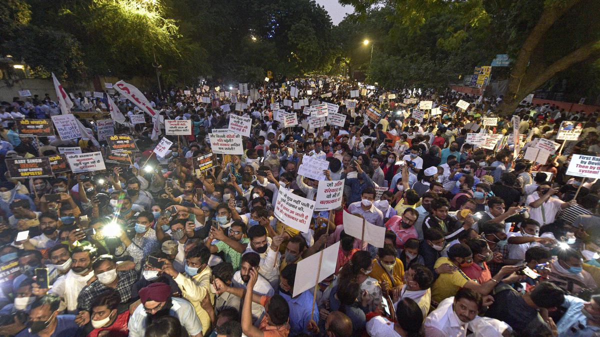 Hathras gang rape | Hundreds gather at Jantar Mantar, demand Yogi Adityanath’s resignation