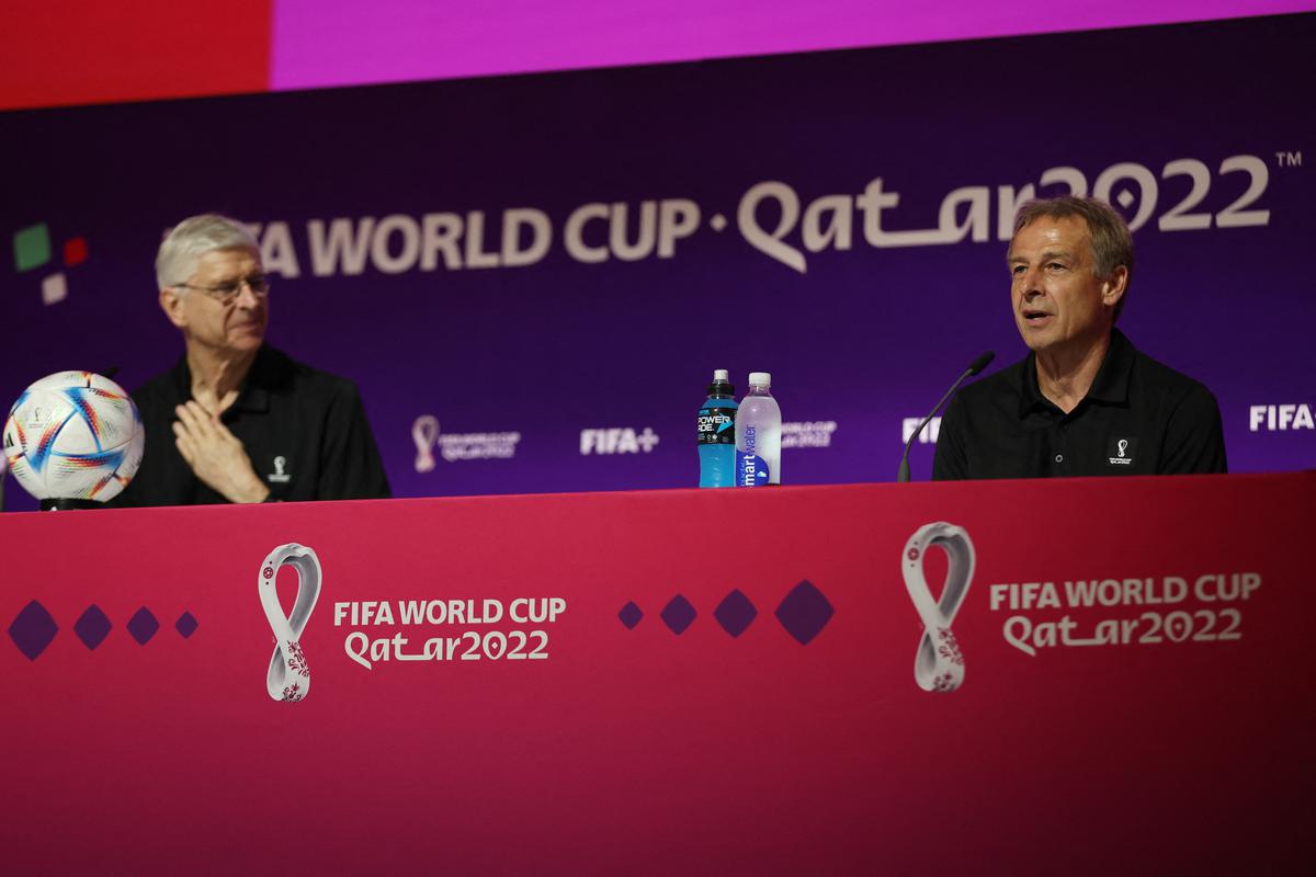 FIFA's Chief of Global Football Development Arsene Wenger and Technical Study Group member Jürgen Klinsmann during a press conference. 