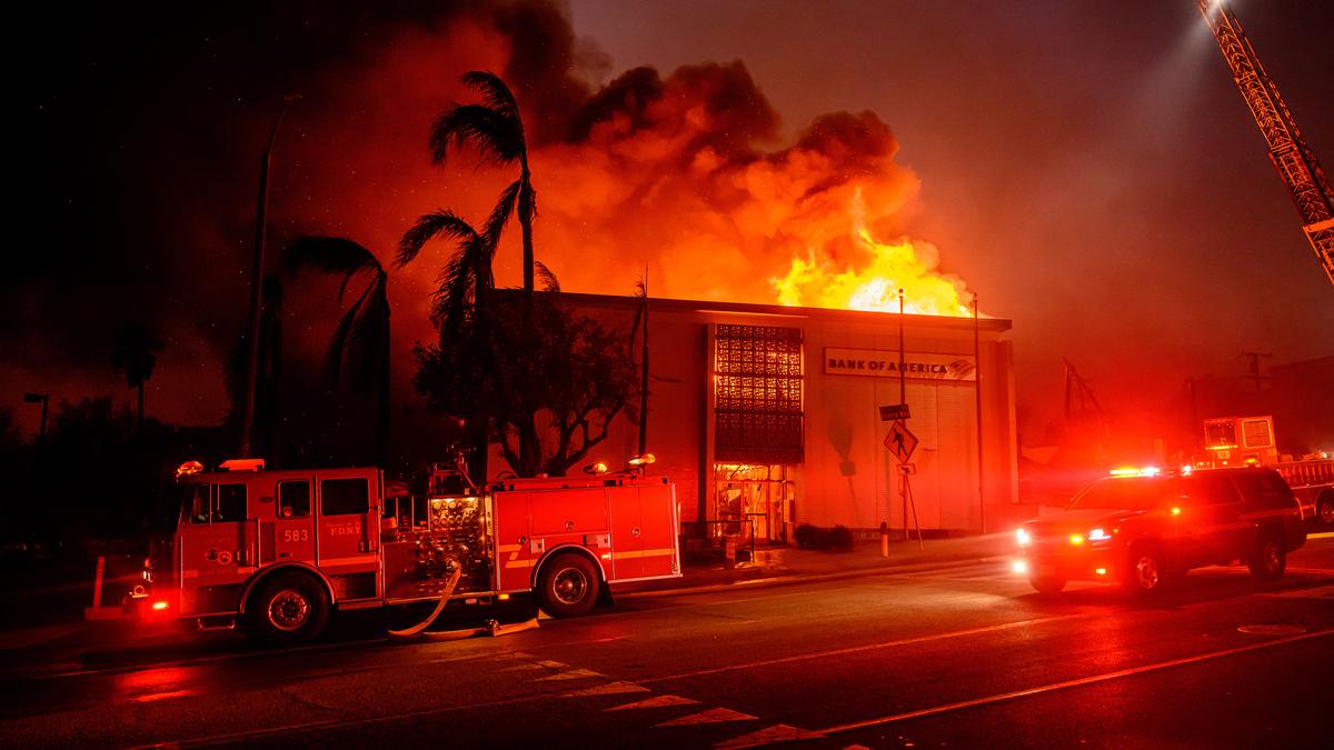 Builders study LA homes that survived blazes