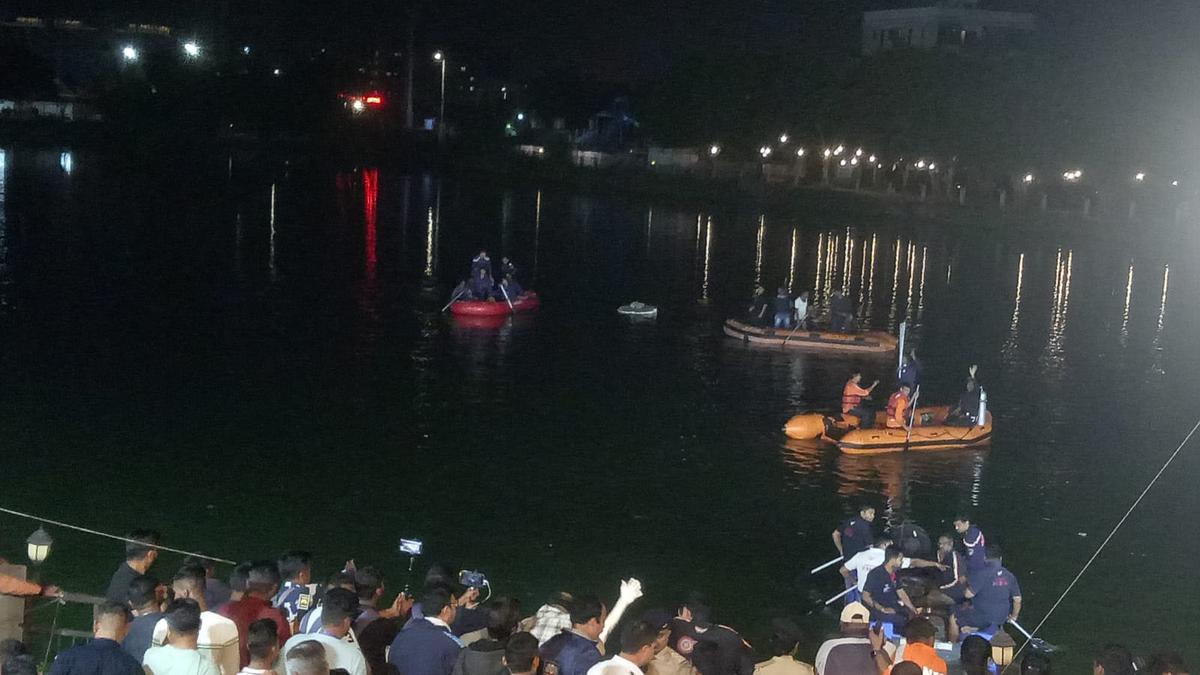 Six school students on picnic die as boat overturns in lake near Vadodara; several others missing