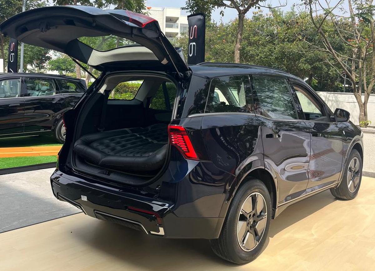 Rear view of the new Mahindra SUV XEV 9S Rear view of the new Mahindra SUV XEV 9S