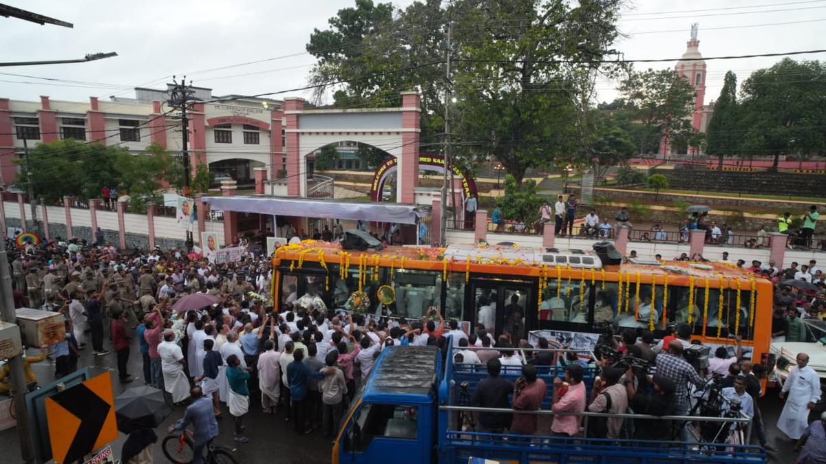 Oommen Chandy funeral | Kottayam pays last respects to Congress veteran