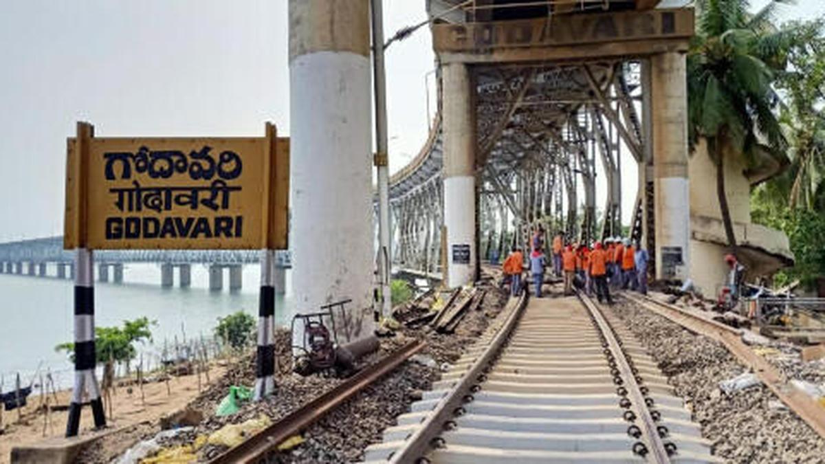 Asia’s third longest Road cum Railway Bridge on Godavari comes to dilapidated state in Rajamahendravaram