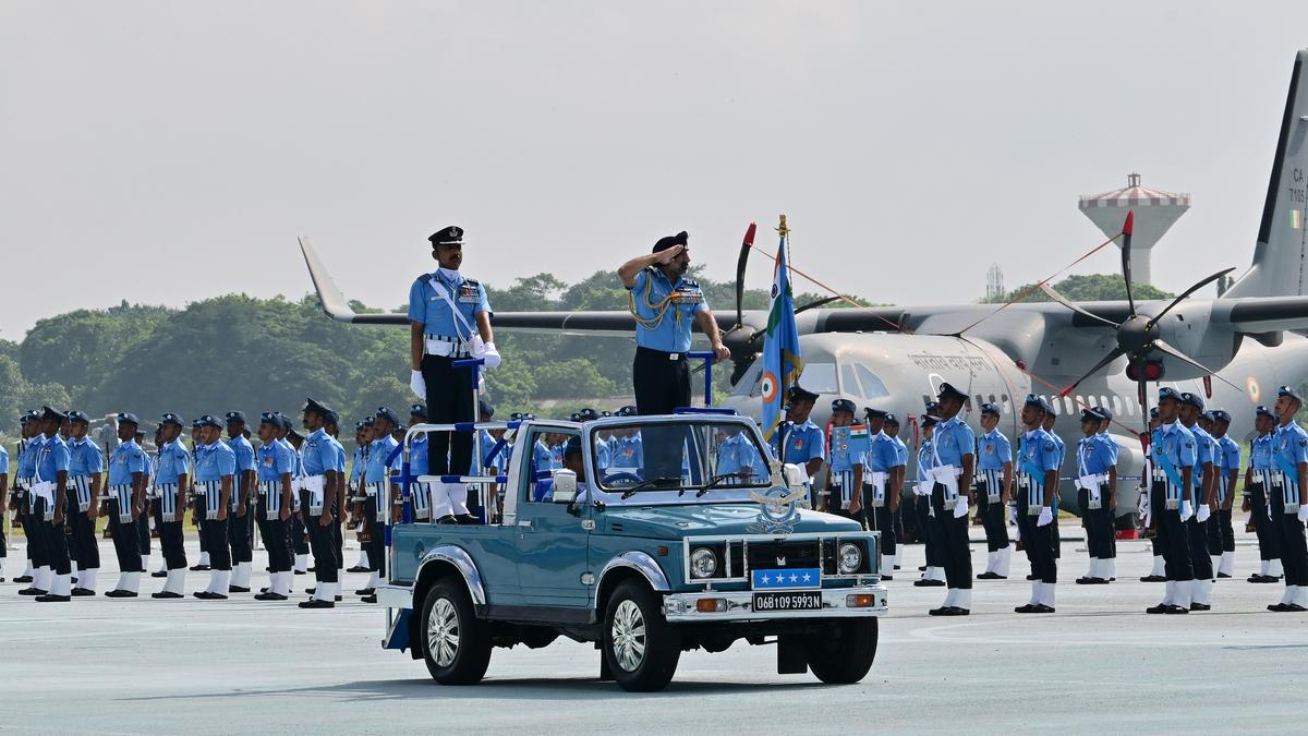 https://th-i.thgim.com/public/news/national/m6k1sp/article68733585.ece/alternates/LANDSCAPE_1200/92nd_Annual_Day_Celebrations_14.jpg