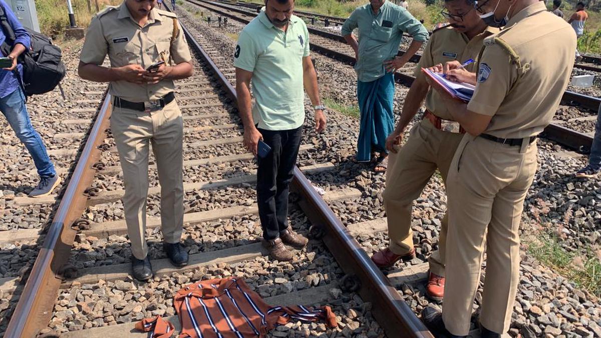 Kozhikode train fire | Police recover bodies of three victims from railway track