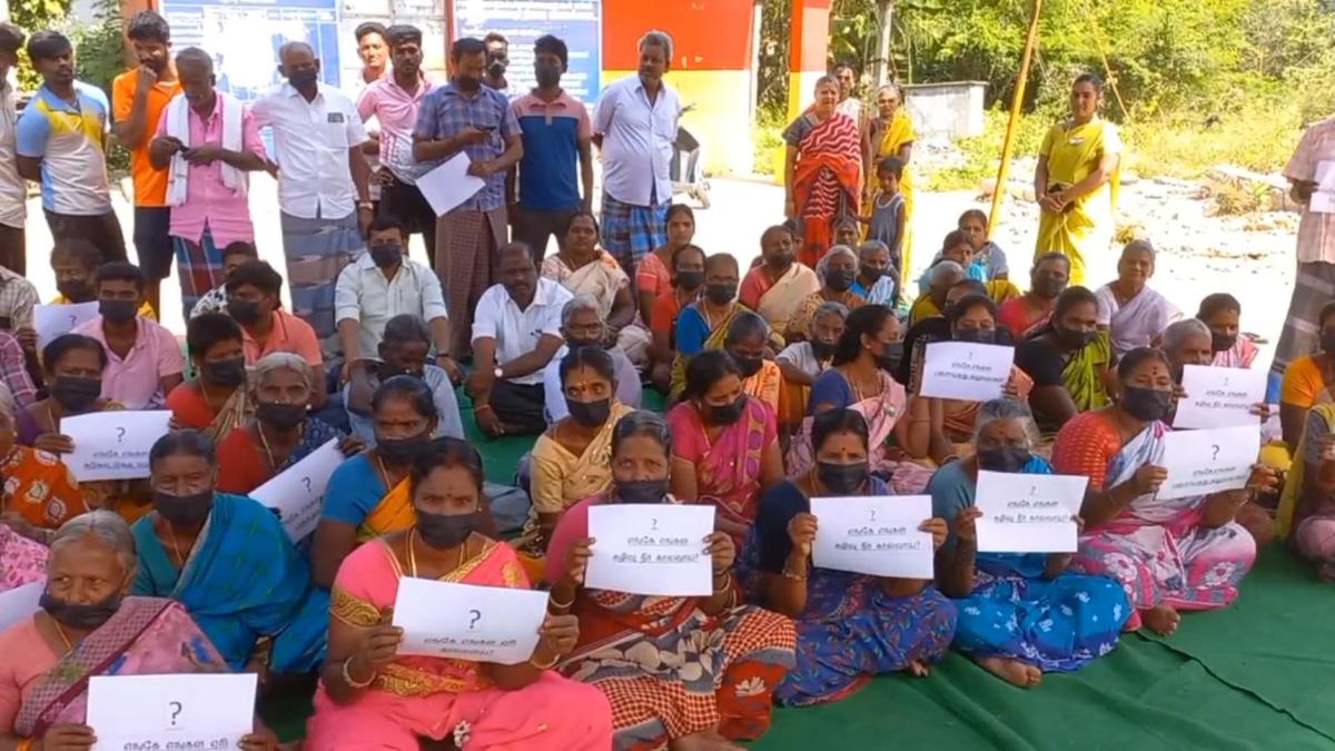 Residents boycott gram sabha meeting, demand new panchayat building