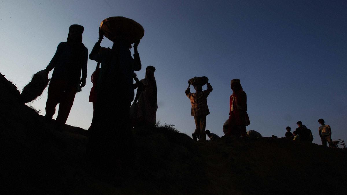 18 States yet to receive ₹4,700 crore in MGNREGS wages from Union government