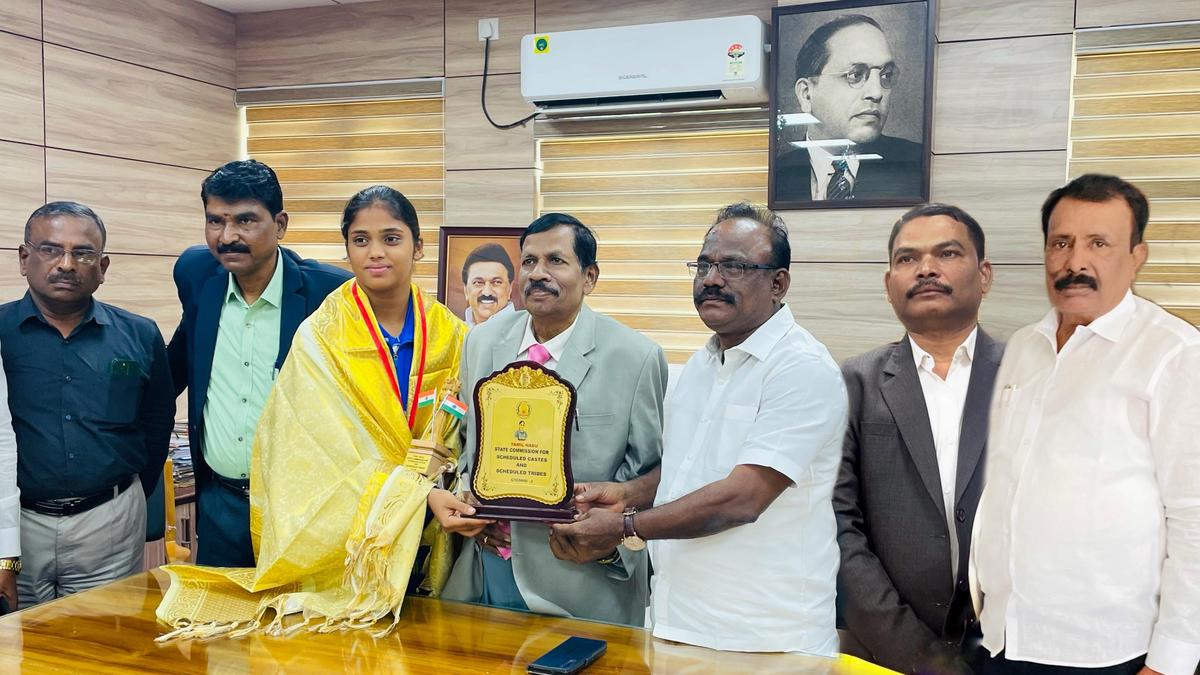 SC/ST Commission honours kabaddi player Karthika