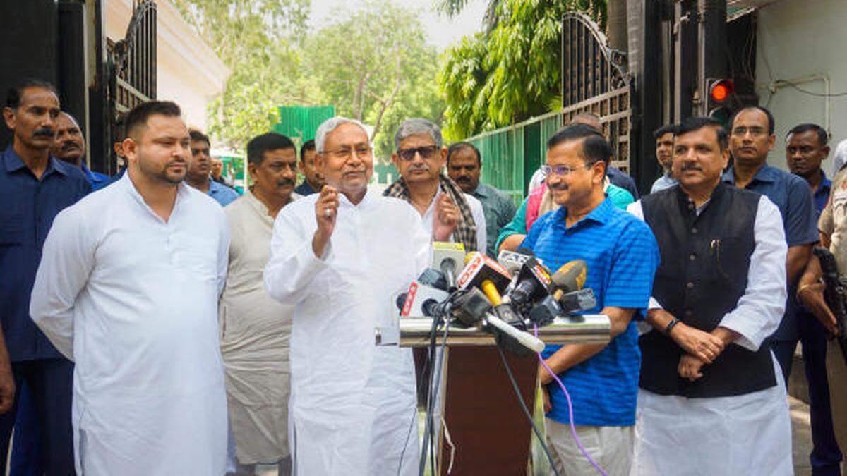 Nitish Kumar meets Kejriwal after Congress' snub to AAP leader
