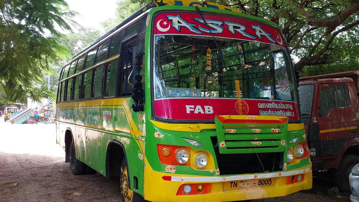 Bus crew arrested in Vaniyambadi for smuggling illicit arrack