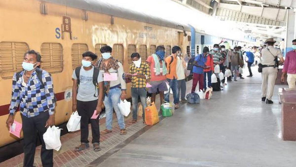 Coronavirus lockdown | Deaths in Shramik trains not due to lack of food, water, says government