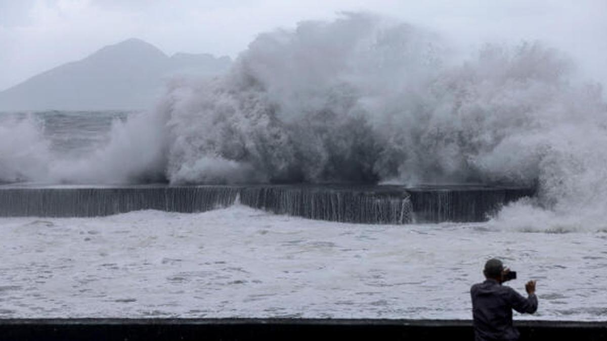 Thousands without power after Typhoon Haikui batters Taiwan