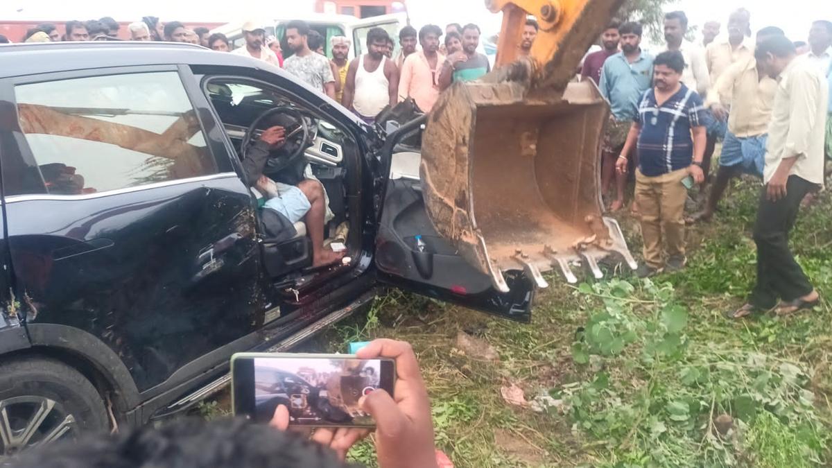 Two doctors, a lawyer killed in road mishap near Karnataka’s Ballari