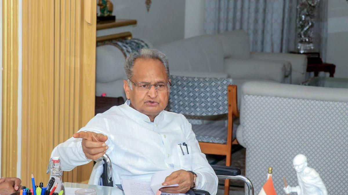 Poll-bound Rajasthan distributes smartphones for women